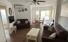 Precioso apartamento junto a playa y con piscina.